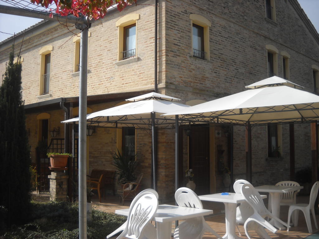 Al Casolare Hotel Кориналдо Екстериор снимка